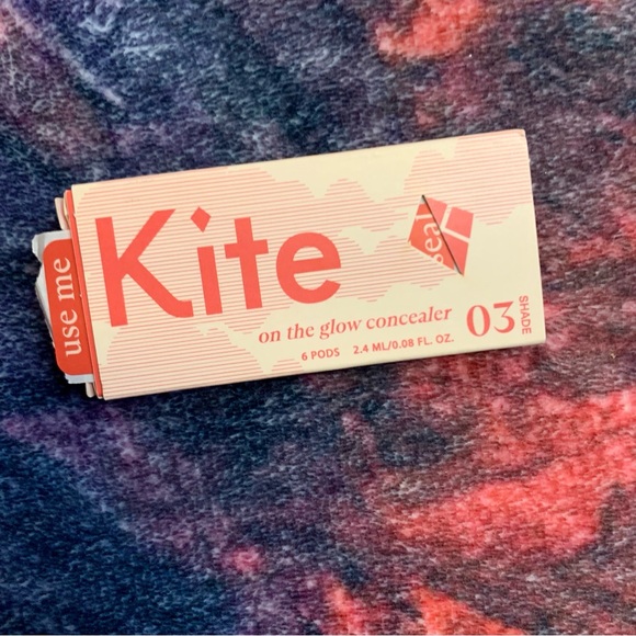 💜 Kite On the Glow Concealer Shade 03 - NWT - Picture 2 of 11
